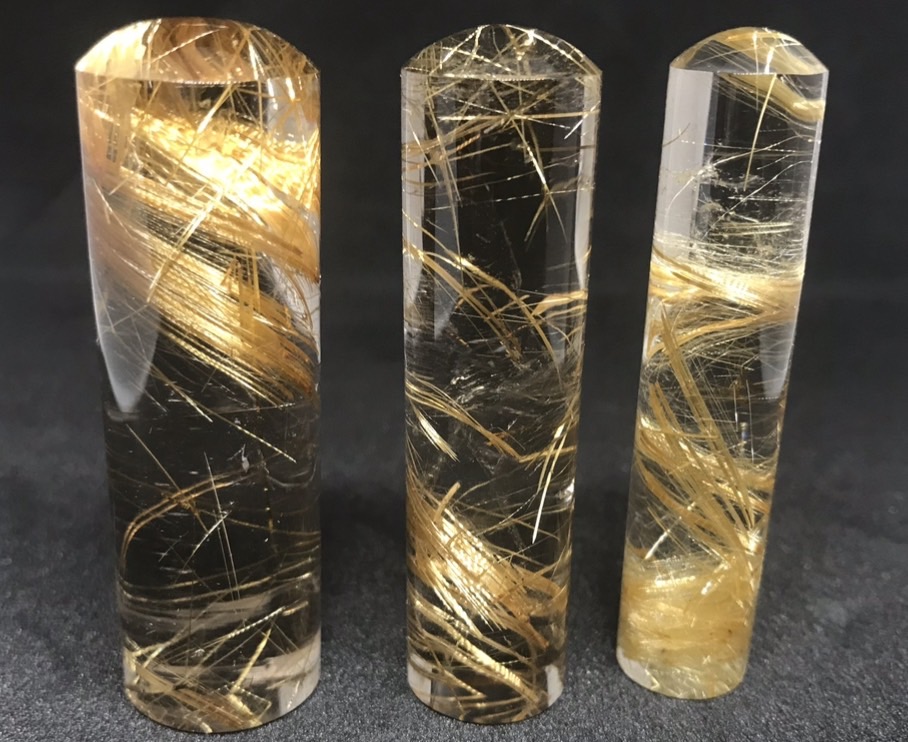 透明感と金色の針を楽しめるルチルクォーツの印鑑